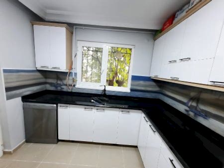 Mutfak tezgah aras� cam panel �l��leri nas�l al�n�r? Tezgah aras� cam �l��s� almak