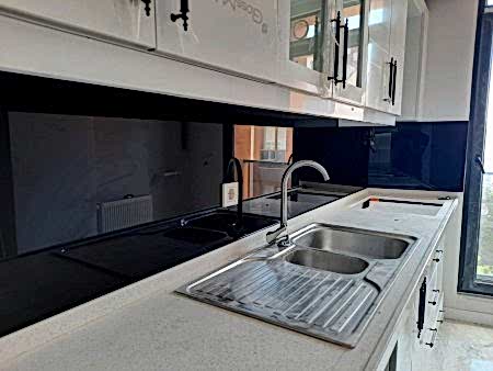 Mutfak dolap aras� cam nedir, Kullan��l� m�, Tezgah aras� temperli cam, Yeni nesil mutfak tezgah aras� cam nelerdir?